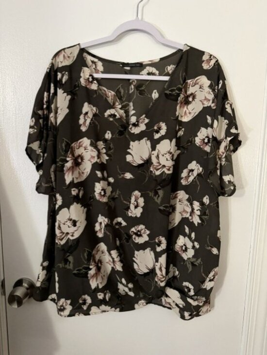 West Kei Tops - West Kei Floral Twist-Front Blouse Size 2X Olive Green V-Neck Short Sleeve